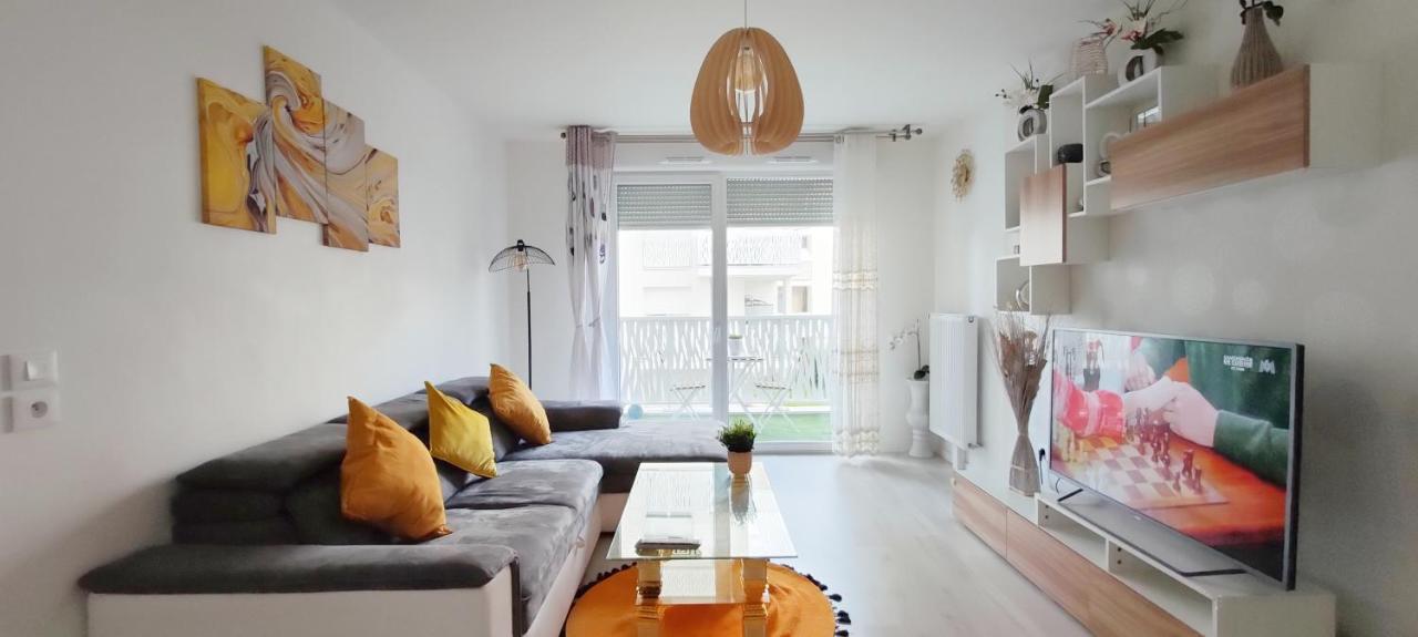 Ferienwohnung Chic Apart With Parking Near Paris Épinay-sur-Seine Exterior foto